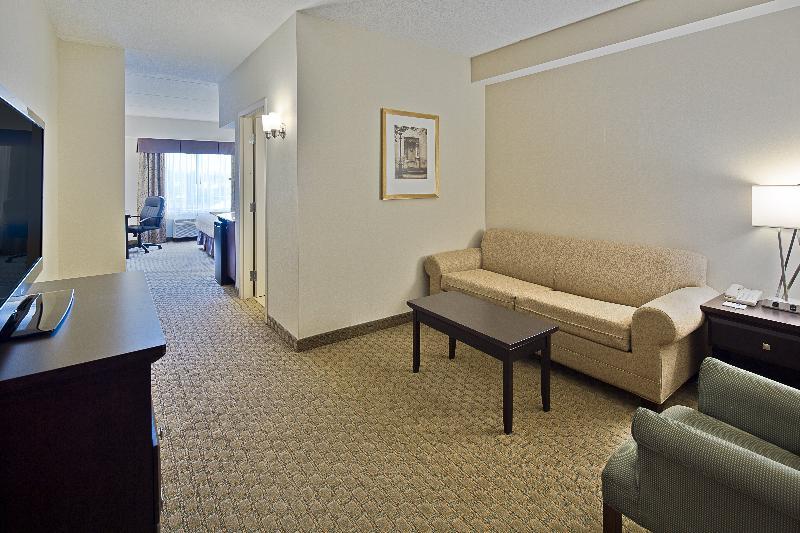 Holiday Inn Express Hotel & Suites Ottawa Airport By Ihg Exterior photo