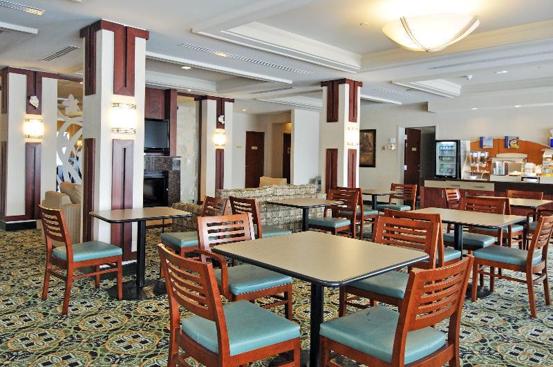 Holiday Inn Express Hotel & Suites Ottawa Airport By Ihg Exterior photo