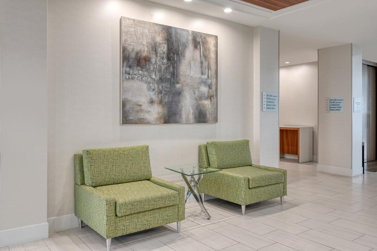 Holiday Inn Express Hotel & Suites Ottawa Airport By Ihg Exterior photo