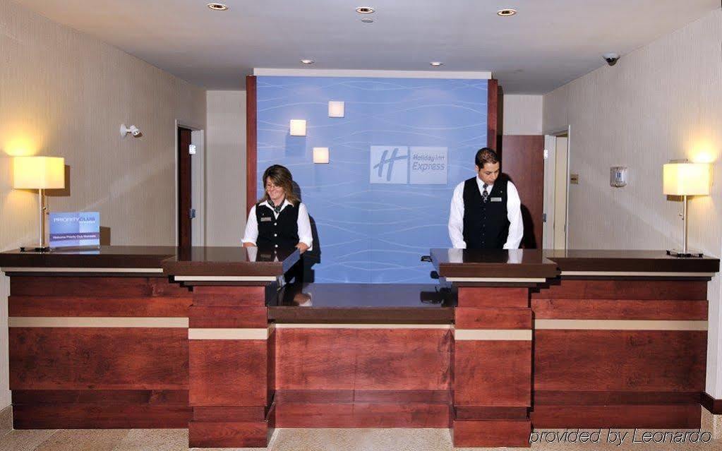 Holiday Inn Express Hotel & Suites Ottawa Airport By Ihg Exterior photo