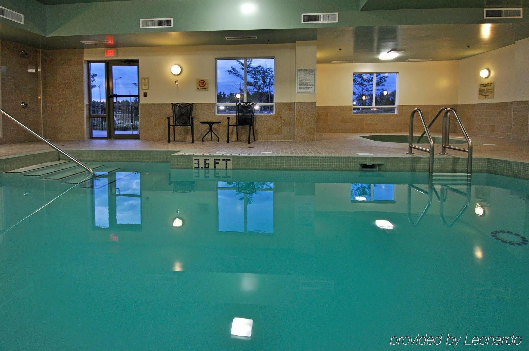 Holiday Inn Express Hotel & Suites Ottawa Airport By Ihg Exterior photo