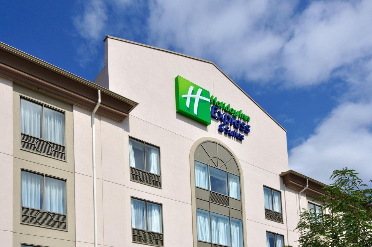 Holiday Inn Express Hotel & Suites Ottawa Airport By Ihg Exterior photo